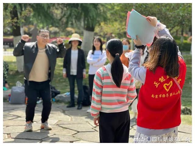 南京市扬子第二小学看爸爸朋友圈的打开方式